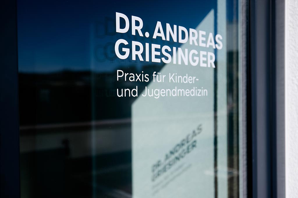 Eingang Dr. Griesinger Praxis für Kinder- und Jugendmedizin